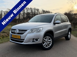 Volkswagen Tiguan 1.4 TSI Comfort&Design / Keurig en Goed onderhouden / Airco / Navigatie / Cruise Control / Trekhaak / NAP