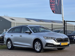 Skoda Octavia Combi 1.0 TSI Business Edition cruise apple carplay