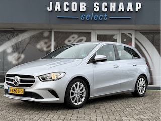 Mercedes-Benz B-klasse 180 Launch Edition Automaat / Parkeersensoren V-A / Cruise Control / Camera / Multimedia / 17'' LM / Navi