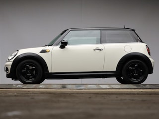 Mini Cooper 1.6 Sport (CLIMATE,CRUISE,STOELVERWARMING,GETINT,BLACK AND WHITE EDTION,SPORTSTOELEN,LM VELGEN,NETTE STAAT)