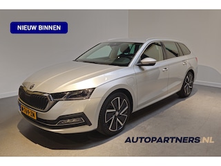 Skoda Octavia Combi 1.4 TSI iV PHEV Business Edition Stoelverwarming voor en achter - Stuurverwarming - Apple Carplay/Android Auto - Dodehoekdetectie - Adaptive Cruise - Trekhaak - Virtual Cockpit -