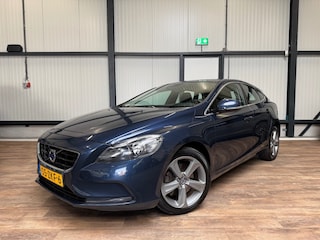 Volvo V40 1.6 T3 Momentum / LEDER / NAVI / CAMERA /