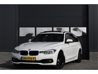 BMW 3-serie Touring 318i Corporate Lease High Executive Pano - Trekhaak - Leer - NAP