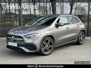 Mercedes-Benz GLA 180 AMG// Camera // Elek. Achterklep // Sfeerverlichting // Night pakket // 19" AMG Velgen // LED