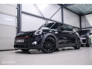 Mini Mini/Cabrio/Clubman/Countryman 2.0 S JCW Package | Kuipstoelen | JCW exhaust | Camera | Adaptive cruise | HUD | Xenon | Flippers |