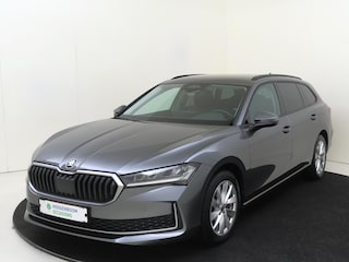 Skoda Superb Combi 1.5 TSI MHEV First Edition | Trekhaak | Achteruitrijcamera | Navigatie | Adaptieve cruise control | Stoelverwarming | 3-zone airco | Dodehoek detectie |