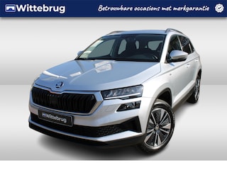 Skoda Karoq 1.0 TSI 110pk Ambition Tour uitv. / Navigatie by APP / LM 17 inch / Parkeersensoren A. / LED / Climatronic airco