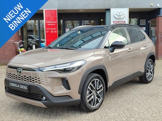 Toyota Corolla Cross Hybrid 180 EXECUTIVE NIEUW UIT VOORRAAD LEVERBAAR! BI-TONE LEER STOEL/STUURVERW JBL-AUDIO 360-CAMERA EL-ACHTERKLEP BLIND SPOT NAVI