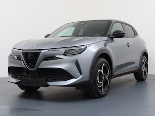 Alfa Romeo Junior 1.2 Turbo Hybrid Ibrida Speciale | Achterbank in delen neerklapbaar | Achteruitrijcamera | Airco (automatisch)