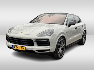 Porsche Cayenne 3.0 E-Hybrid / Trekhaak / Panoramadak / 360Camera / Head-up / Achterasbesturing / Bose / Keyless / 22'' / Sportchrono / Sportuitlaat / Carbon intr. / DAB / Stoelverwarming / ACC