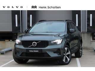 Volvo XC40 2.0 B4 Plus Dark | Panoramadak | Elektrisch Verstelbare Voorstoelen | Getint Glas Achter | 19 inch Lichtmetalen Velgen| Keyless | Elektrische Achterklep | Premium audio by Harman Kardon | Stoelverwarming | Stuurverwarming | Volvo UX Infotainment | Adaptieve Cruise Control | Pilot Assist | BLIS