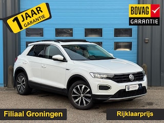 Volkswagen T-Roc 1.5 TSI Style Business Panoramadak | Trekhaak | Achteruitrijcamera