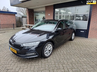 Skoda Octavia Combi 1.0 e-TSI Business Edition, Clima, Cruise, PDC, Trekhaak, Led, Virtual, NAP