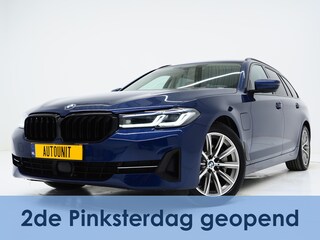 BMW 5-serie Touring 530e xDrive Shadow | Camera | Keyless | Adaptive Cruise | HUD | Leder | Dodehoek | Sfeerlicht | Carplay
