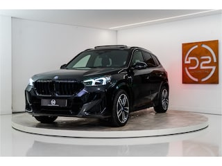 BMW X1 xDrive30e M-Sport 326PK | Pano | Harman/Kardon | HUD | Sfeer | Keyless | Massage VOL! 12 MND Garantie