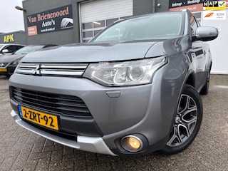 Mitsubishi Outlander 2.0 PHEV Executive Edition X-Line van 2de Eig met trekhaak en parkeercamera en navigatie en bluetooth