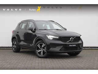 Volvo XC40 B3 177PK Automaat Plus Dark / Elektrische stoelen met geheugen / Keyless entry / Elektrische achterklep / Harman Kardon audio / Parkeersensoren met camera / stoel - en stuurwielverwarming /