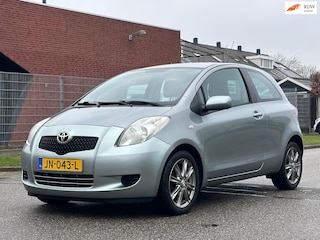 Toyota Yaris 1.3 VVTi Terra Airco*LM velgen*Dealer onderhouden*APK*Elektrische ramen*