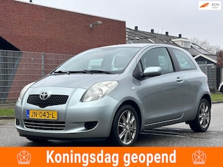 Toyota Yaris 1.3 VVTi Terra Airco*LM velgen*Dealer onderhouden*APK*Elektrische ramen*
