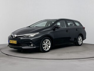Toyota Auris Touring Sports 1.3 Aspiration 1000kg Trekgewicht | Beurt Incl | Parkeercamera | Navigatie | Trekhaak | DAB | Metallic Lak | Lichtmetalen Velgen | Mistlampen | NL-Auto |