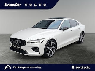 Volvo S60 2.0 B4 Plus Dark | Panoramisch schuif-/kanteldak | Elektrisch inklapbare trekhaak | Adaptive Cruise Control | Stuur- en stoelverwarming |