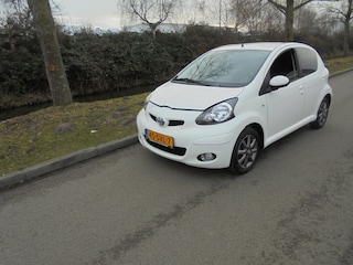Toyota Aygo 1.0-12V Dyn. Nav.