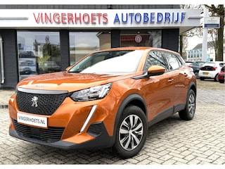Peugeot 2008 100 Pk. Benzine Active Kenteken JXJ-50-N. * Airco * Cruise Control * Stoelverwarming * Navigatie & Spotify via Apple Carplay / Android Auto * Vingerhoets; Vierde Generatie Eersteklas Service. Al meer dan 100 jaar een begrip in de Brabantse Kempen.