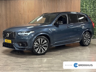 Volvo XC90 T8 AWD Recharge Ultra Ultimate Dark | Luchtvering | Trekhaak | All Season banden | 360 Camera | Head-Up Display | Harman Kardon | 455pk | Adaptieve Cruise Control | Standkachel met Volvo On Call App | Stoelverwarming voor+achter | Stuurwielverwarming | Schuifdak | Full LED Meesturende koplampen | Pilot Assist | BLIS Dode Hoek Detectie | Alcantara hemelbekleding | Lederen zonnekleppen en handgrepen | Elektrische voorstoelen geheugen | Lederen bekleding | Zitting verlenging voorstoelen | Lederen dashboard | 20 Inch | Google Infotainment | Keyless Drive | Privacy Glass | Elektrisch bedienbare achterklep | Geïntegreerd kinderzitje achterin | Geïntegreerde zongordijnen achterportieren | Verlichte instaplijsten | 7-Persoons | 4-Zone Climate Control | DAB Radio | Apple Carplay/Android Auto | Alarm Klasse III | Draadloos telefoon opladen | Denim Blue Metallic |