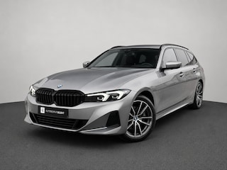 BMW 3-serie Touring 320e | Trekhaak | Nieuw model | Carplay | Camera | Skyscraper grau | Sfeerverlichting | Widescreen | M Shadow
