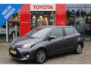 Toyota Yaris 1.3 VVT-i DYNAMIC 5-DEURS AIRCO NAVIGATIE LM-VELGEN PARKEERCAMERA BLUETOOTH 6-SPEED