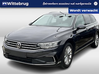 Volkswagen Passat Variant 1.4 TSI PHEV 218PK GTE Business / Panoramadak / Zwenkbare Trekhaak / LED / Achteruitrijcamera / Stoelverwarming