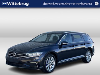 Volkswagen Passat Variant 1.4 TSI PHEV 218PK GTE Business / Panoramadak / Zwenkbare Trekhaak / LED / Achteruitrijcamera / Stoelverwarming