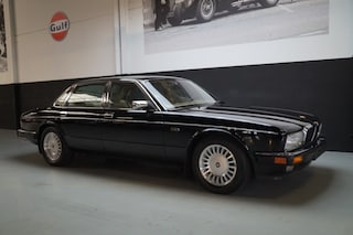 Jaguar XJ 40  6.0 V12  SWB Gold edition (1994)