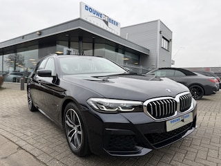 BMW 5-serie Touring 530e xDrive M Sport Trekhaak | Stuurverw. | HiFi | Camera | Stoelverw.