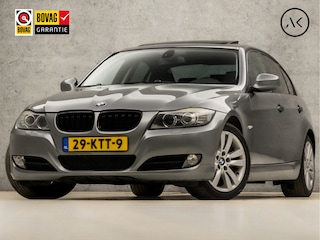 BMW 318i Sport 143Pk Automaat (SCHUIFDAK, CLIMATE, LEDER, STOELVERWARMING, SPORTSTOELEN, GETINT GLAS, PARKEERSENSOREN, CRUISE, NIEUWE APK, NIEUWSTAAT)