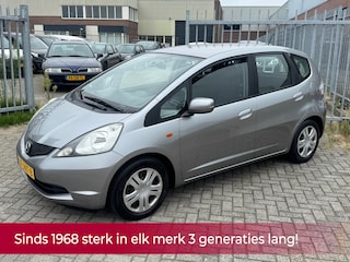 Honda Jazz 1.2 Trend 5 deurs hoge instap 90PK! NL AUTO NAP! Airco l Trekhaak l MTF-stuur l Elek pakket! TOPSTAAT!