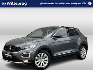Volkswagen T-Roc 1.5 TSI 150PK Sport / Panoramadak / Trekhaak / Digitale Cockpit / Achteruitrijcamera / Elektrische Achterklep / Stoelverwarming