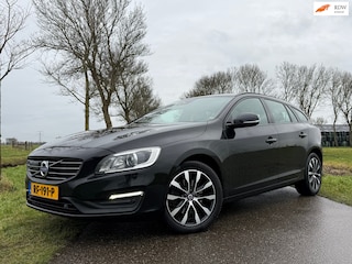 Volvo V60 2.0 D4 Summum Automaat | Leder | BLIS | Navi | Stoelverwarming | Trekhaak | 17" Velgen | Clima | PDC | Cruise | LED |