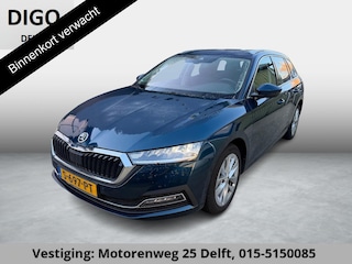 Skoda Octavia Combi 1.5 e-TSI BUSINESS PLUS 150 PK 1e EIG AUTOMAAT SCHUIF/KANTEL PANORAMADAK.GROTE WEG KM !