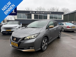 Nissan Leaf Tekna 40 kWh VERWACHT ZATERDAG 21-2 | WARMTEPOMP | STUUR + STOELVERWARMING VOOR EN ACHTER | LEDEREN BEKLEDING | 360° CAMERA | DODEHOEKDETECTIE | NETTE COMPLETE AUTO | INCL. 12 MND BOVAG GARANTIE