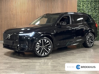 Volvo XC90 T8 AWD Recharge Ultra Dark | Luchtvering | 360° Camera | Head-Up Display | Harman Kardon | 455pk | Adaptieve Cruise Control | Stoelverwarming voor+achter | Stuurwielverwarming | Schuifdak | Full LED Matrix Meesturende koplampen | Pilot Assist | BLIS Dode Hoek Detectie | Alcantara hemelbekleding | Lederen zonnekleppen en handgrepen | Elektrische voorstoelen geheugen | Nordico Quilted bekleding | Zitting verlenging voorstoelen | Lederen dashboard | 21 Inch | Google Infotainment | Keyless Drive | Privacy Glass | Elektrisch bedienbare achterklep | Geïntegreerd kinderzitje achterin | Geïntegreerde zongordijnen achterportieren | Verlichte instaplijsten | 7-Persoons | 4-Zone Climate Control | DAB Radio | Apple Carplay/Android Auto | Alarm Klasse III | Draadloos telefoon opladen | Volvo On Call met mobiele App functie | Onyx Black Metallic |