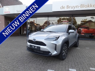 Toyota Yaris Cross 1.5 Hybrid 130pk Dynamic + Comfort Pack dodehoekdetectie / stoelverwarming / stuurwielverwarming / parkeersensoren voor + achter / Navigatie / Apple Carplay / Android Auto / parkeercamera / 10 jaar Toyota garantie / rijklaarprijs incl. Toyota Pechhulppas