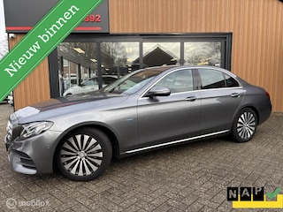 Mercedes-Benz E350 e | 286PK | Luchtvering | Ambient Light | PDC V&A | Led verlichting | Bruin leder | Essenhout | Dealerstaat |