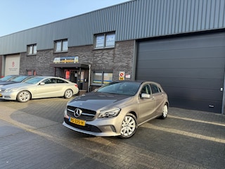 Mercedes-Benz A-klasse 180 Business Solution | 2E EIGENAAR | 12MND GARANTIE | AUTOMAAT | CRUISE | LED | NAVI | TREKHAAK |