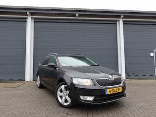 Skoda Octavia 1.6 TDI DSG NAP PANO STOELVERWARWING CRUISE NAVI