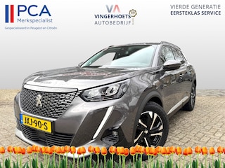 Peugeot 2008 130 Pk Allure * Automaat * Allure * * Navigatie * Keyless Start Button * 1/2 Lederen Interieur * Achteruitrij Parkeer Camera * L.M. Velgen * Climate & Cruise Control * Vingerhoets; Vierde Generatie Eersteklas Service. Al meer dan 100 jaar een begrip in de Brabantse Kempen.