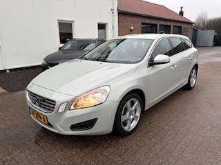 Volvo V60 T3 Momentum