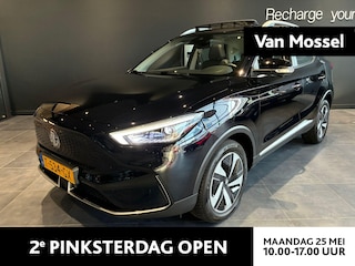 MG ZS Long Range Luxury 70 kWh Trekhaak | ALL Season banden | Panoramadak | Carplay | Lederinterieur | Clima | Cruisecontrole
