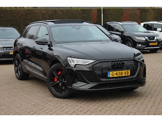 Audi e-Tron 50 quattro Launch edition Black 71 kWh S-line / SoH 92.1% / Trekhaak / Panoramadak / 20'' / Luchtvering / ACC / Navigatie / Stoelverwarming