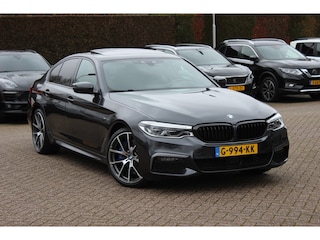 BMW 540i High Exe. M Sport / Trekhaak / Schuifdak / Camera / Leder / Keyless / 20'' / Stoelventilatie+Verwarming / Stuurverwarming / Dodehoek / DAB / ACC